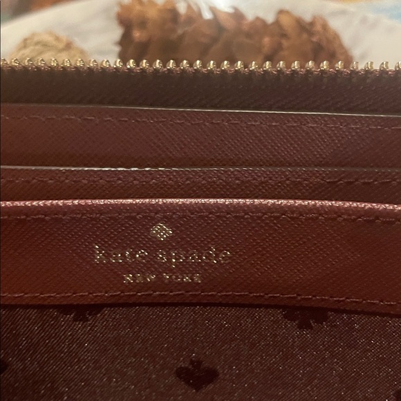 Kate Spade Deep Plum Zip Up Leather Wallet Gold Accents, EUC 🎁 - Picture 6 of 12